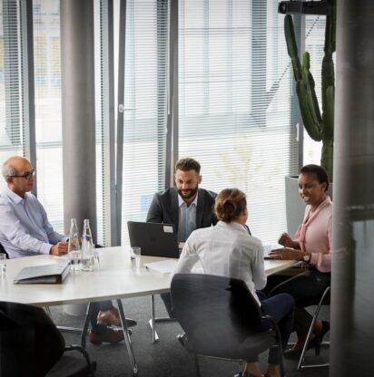 bmw-careers-job-fields-legal-services-header-mobile
